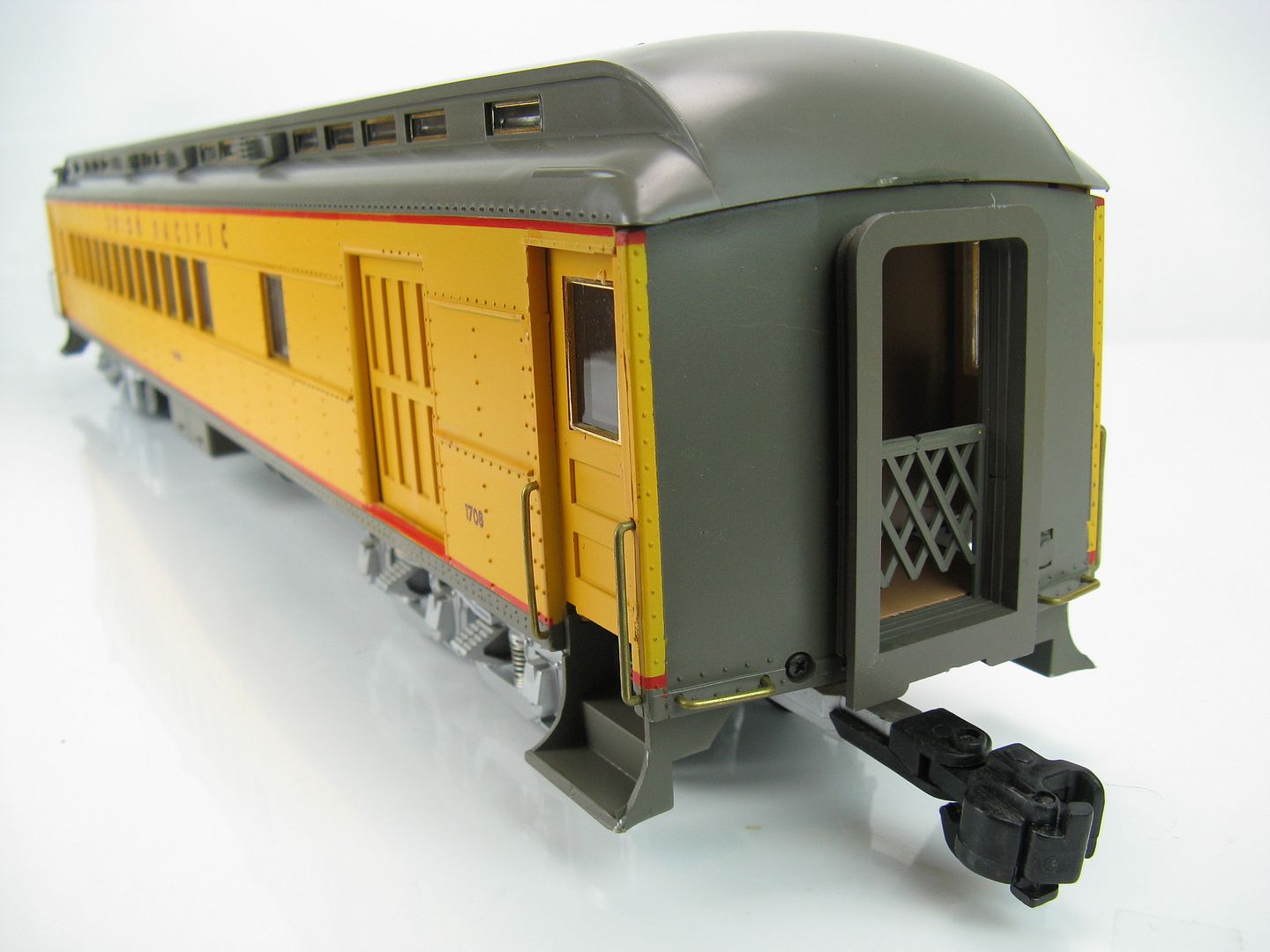 Aristocraft GScale UNION PACIFIC Heavyweight Passenger Car Set eBay