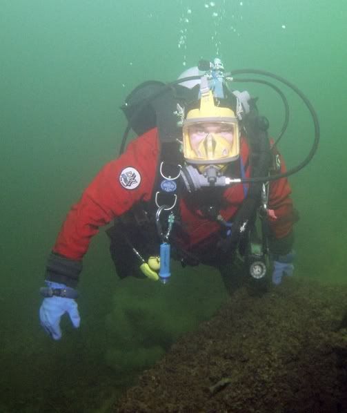 Diving in the drysuit and Agamask