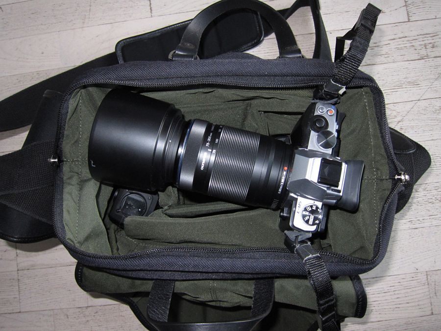 IMAGE: http://i175.photobucket.com/albums/w134/_Savas/Billingham%20details/IMG_2211.jpg