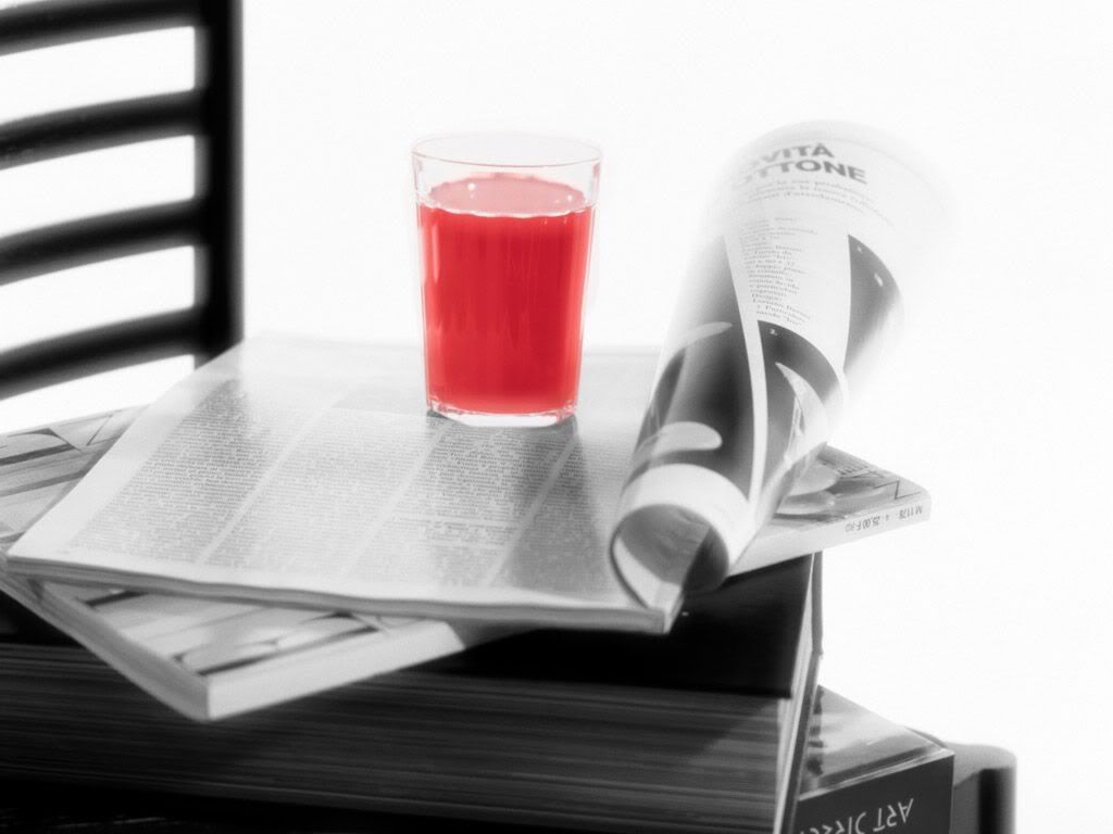 red_point_in_a_grey_life_08.jpg