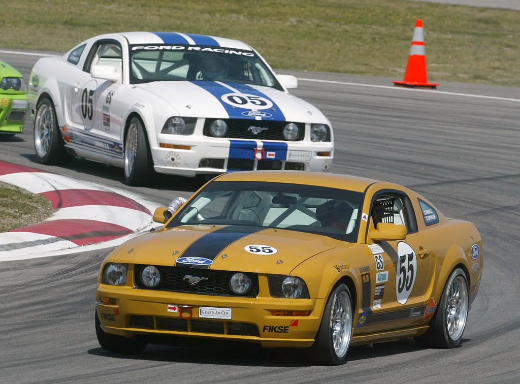 2005_Ford_MustangFR500C4.jpg