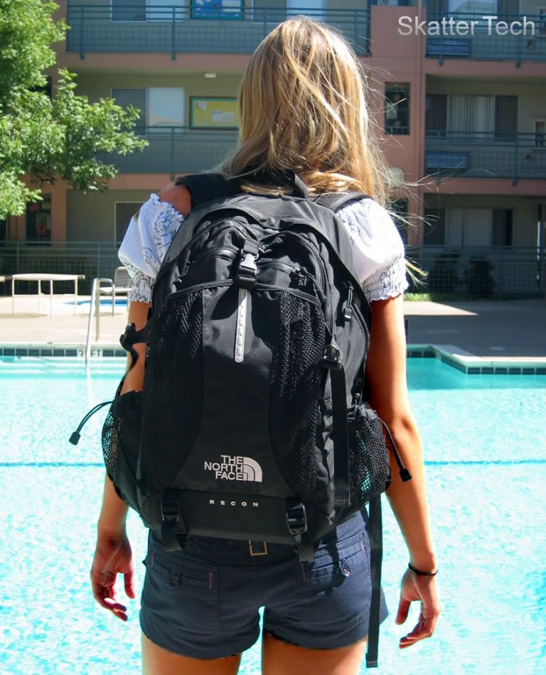 north-face-recon-model-back.jpg
