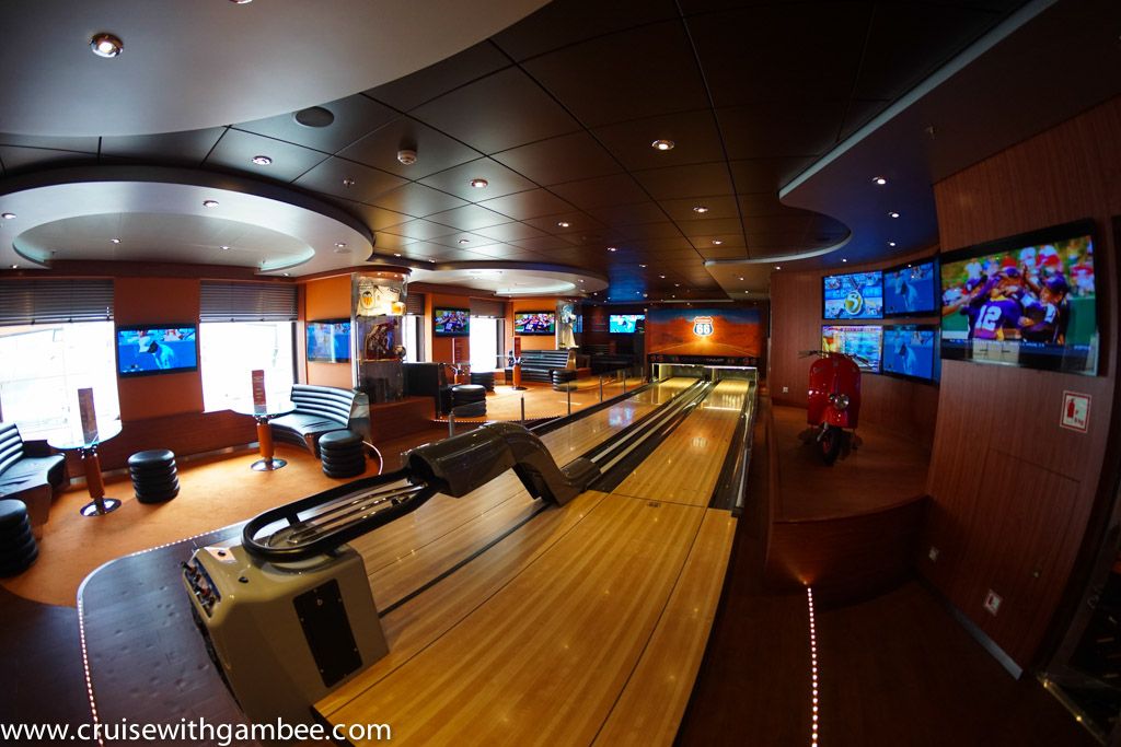 MSC Divina sports bar and bowling 